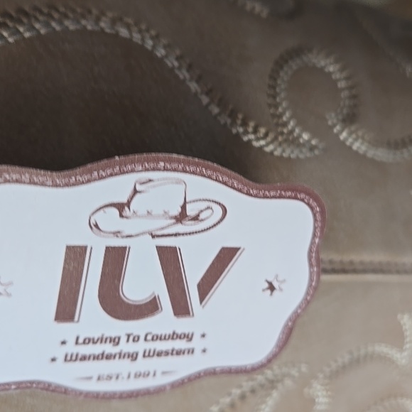 Bone Color Light Cream Colored Western Women's Boots NWT - Picture 2 of 16